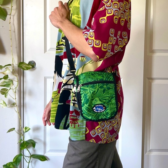 Vintage Hawaiian Cross-Body Bag - Picture 1 of 5